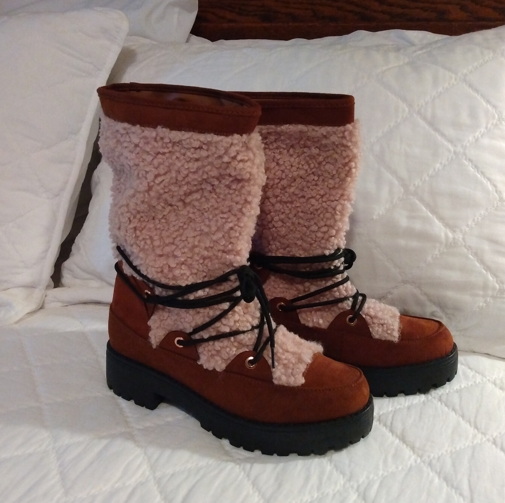 NWOT Bamboo Teddy Suede Winter Boots